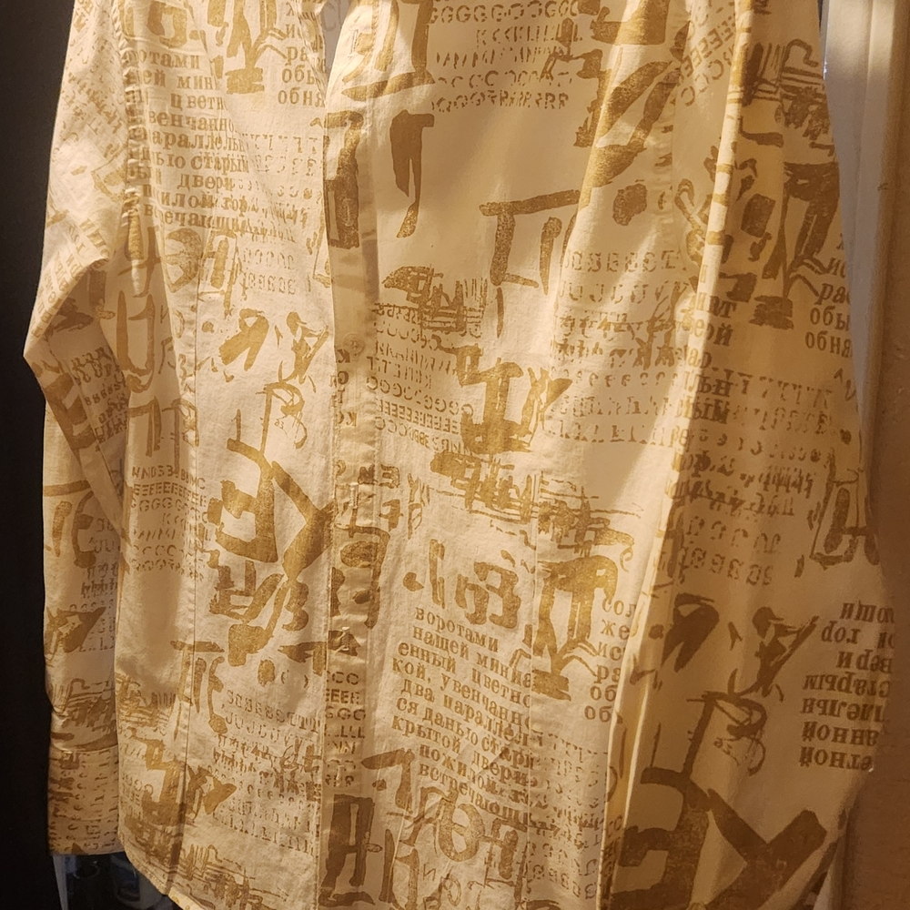 Men's Casual Button Down Shirt - Gold Print